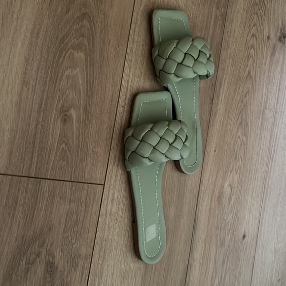 Quilted slide sandals - Picture 2 of 2